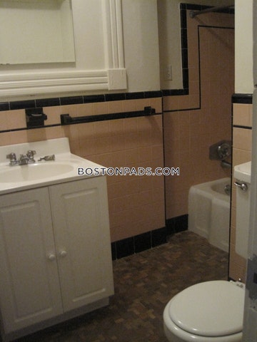 2 bed, 1 bath apartment for rent at 137 Bay State Rd Unit 3, Fenway — photo 10 of 11