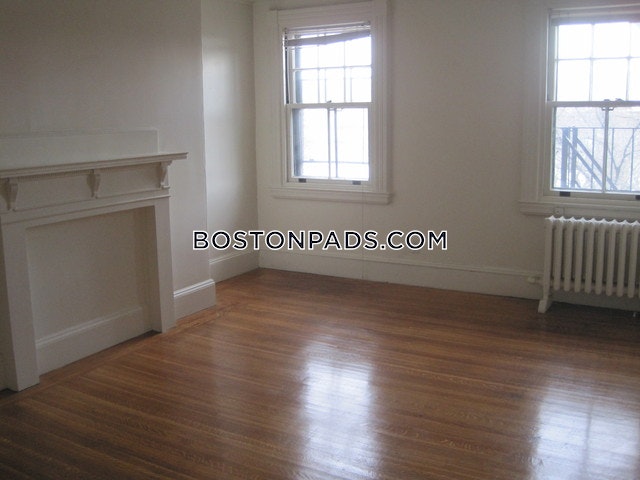 2 bed, 1 bath apartment for rent at 137 Bay State Rd Unit 3, Fenway — photo 7 of 11