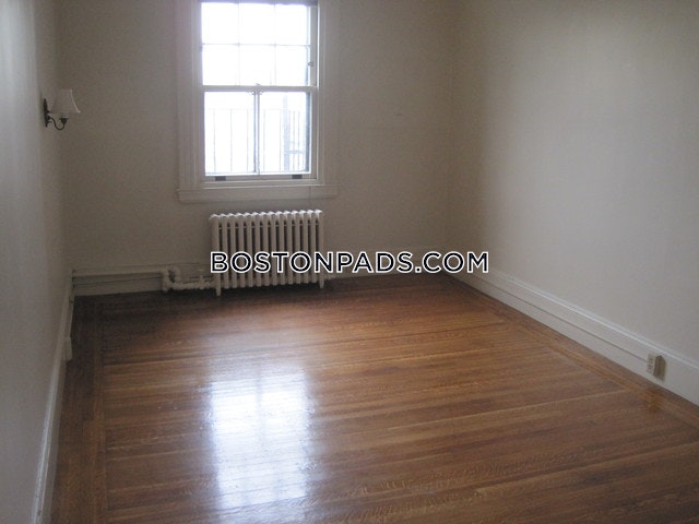 2 bed, 1 bath apartment for rent at 137 Bay State Rd Unit 3, Fenway — photo 8 of 11