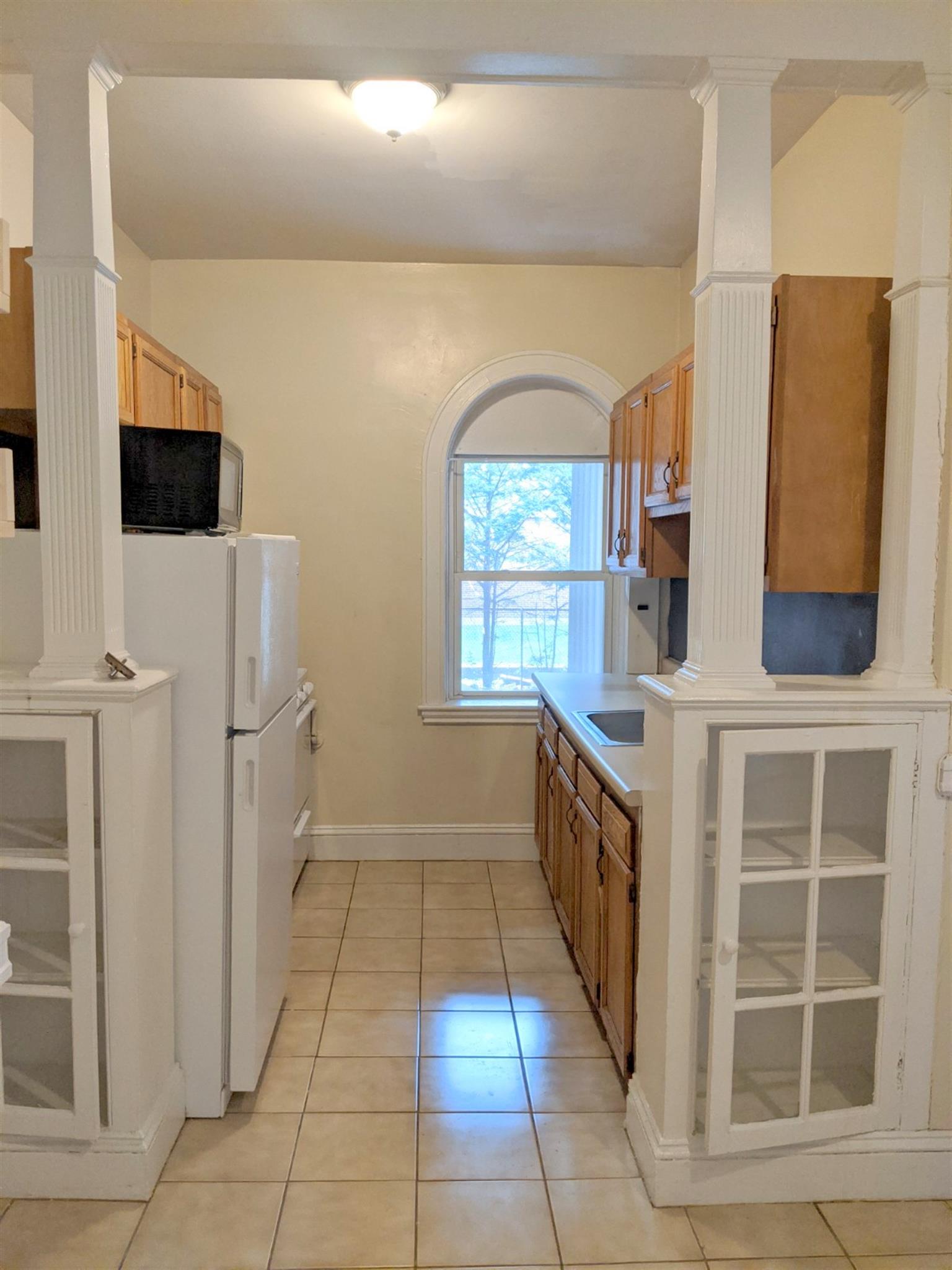 1 bed, 1 bath apartment for rent at 12 Wendell St Unit 3, Baldwin — photo 4 of 16