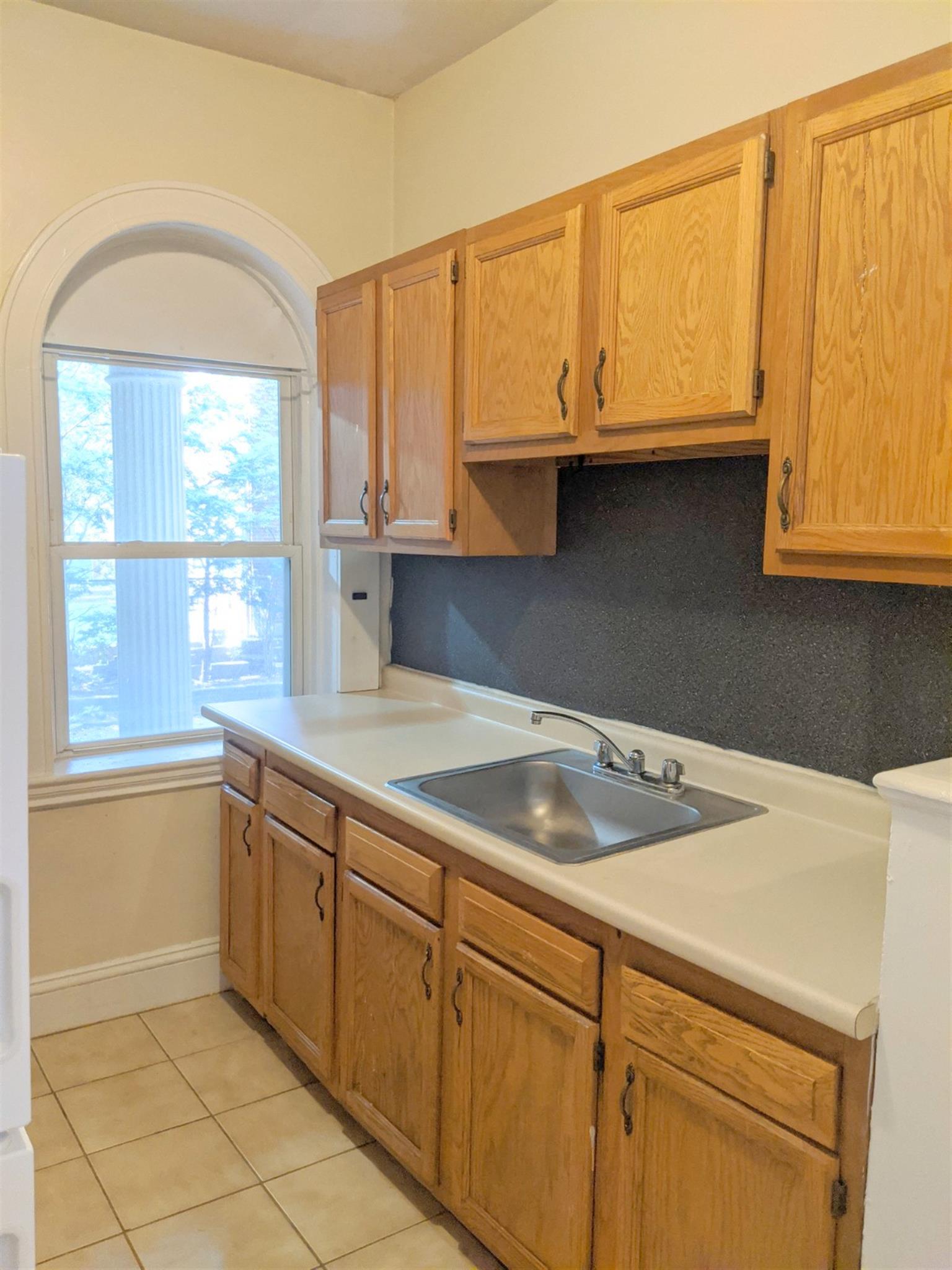 1 bed, 1 bath apartment for rent at 12 Wendell St Unit 3, Baldwin — photo 5 of 16