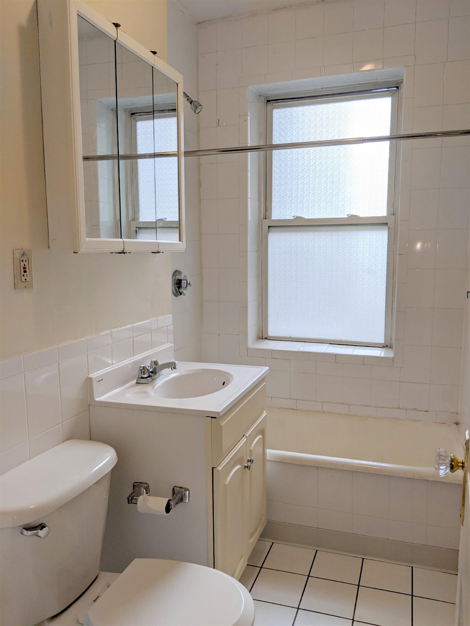 1 bed, 1 bath apartment for rent at 12 Wendell St Unit 3, Baldwin — photo 10 of 16