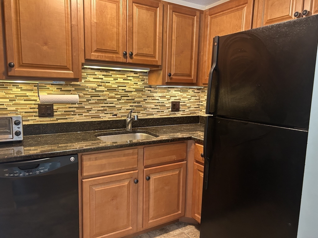 18 Fountain Ln, Weymouth