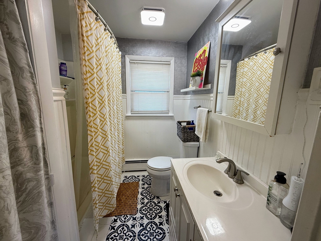 89 Bunker Hill Ave, Lowell