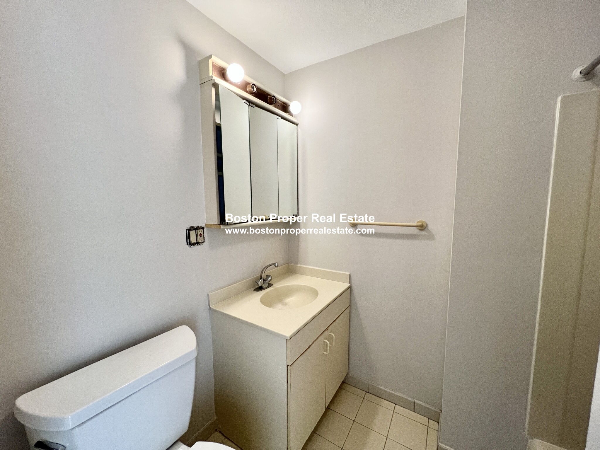Studio bed, 1 bath apartment for rent at 269 Newbury St Unit 3, Back Bay — photo 6 of 8