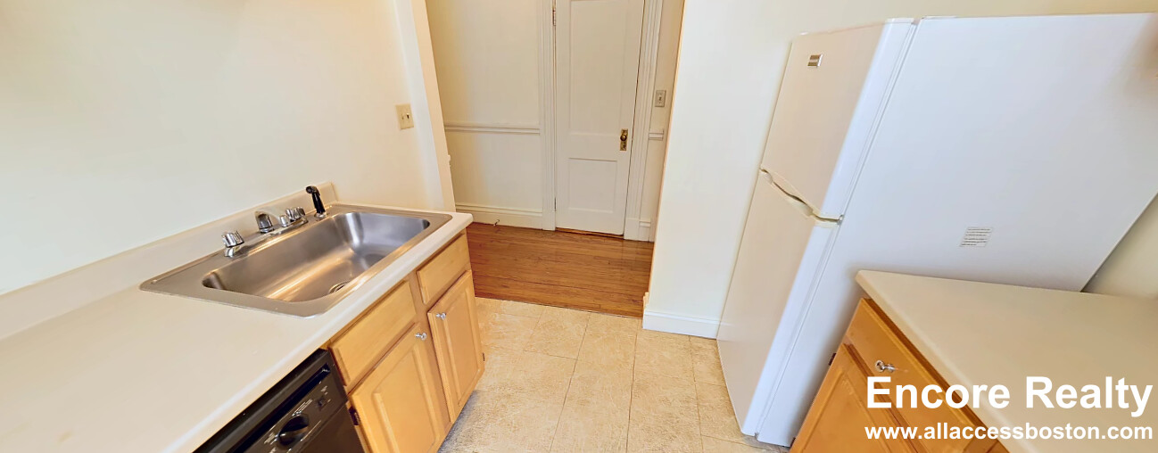 16 Queensberry St, Fenway