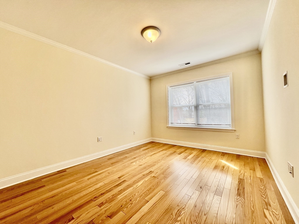 180 Thornton Rd, Chestnut Hill