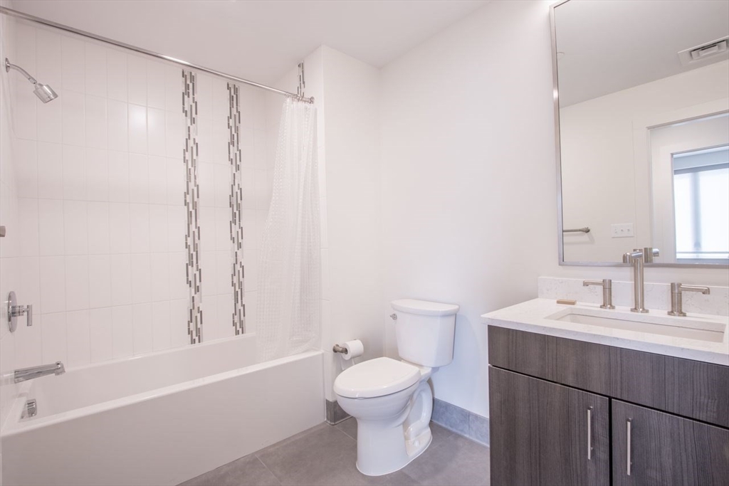 900 Beacon St, Fenway