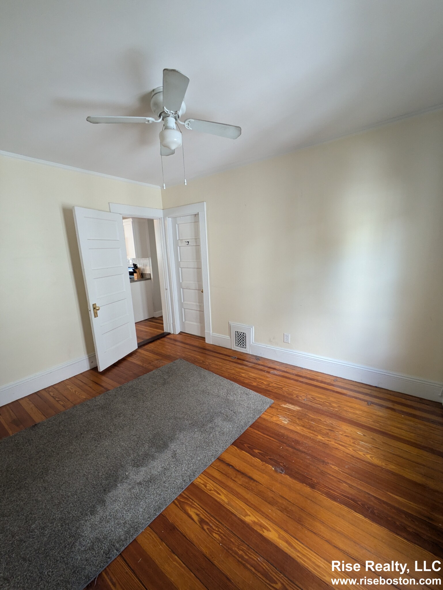 51 Montfern Ave, Oak Square