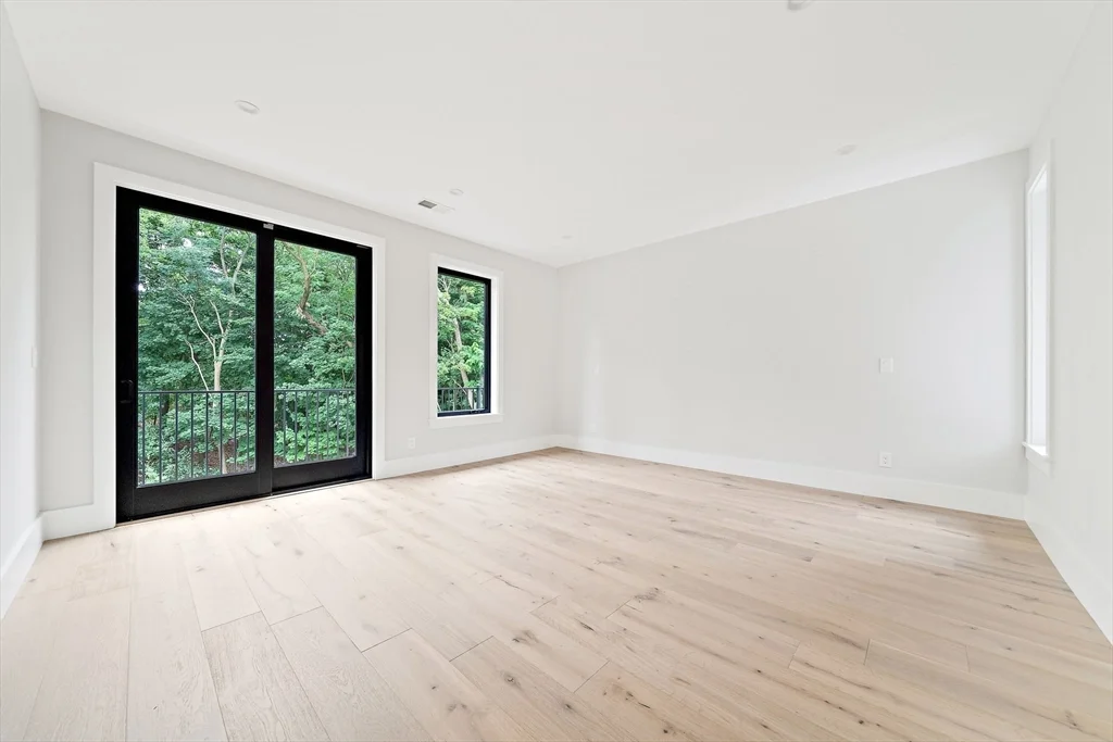 94 Thurston Rd, Newton Upper Falls