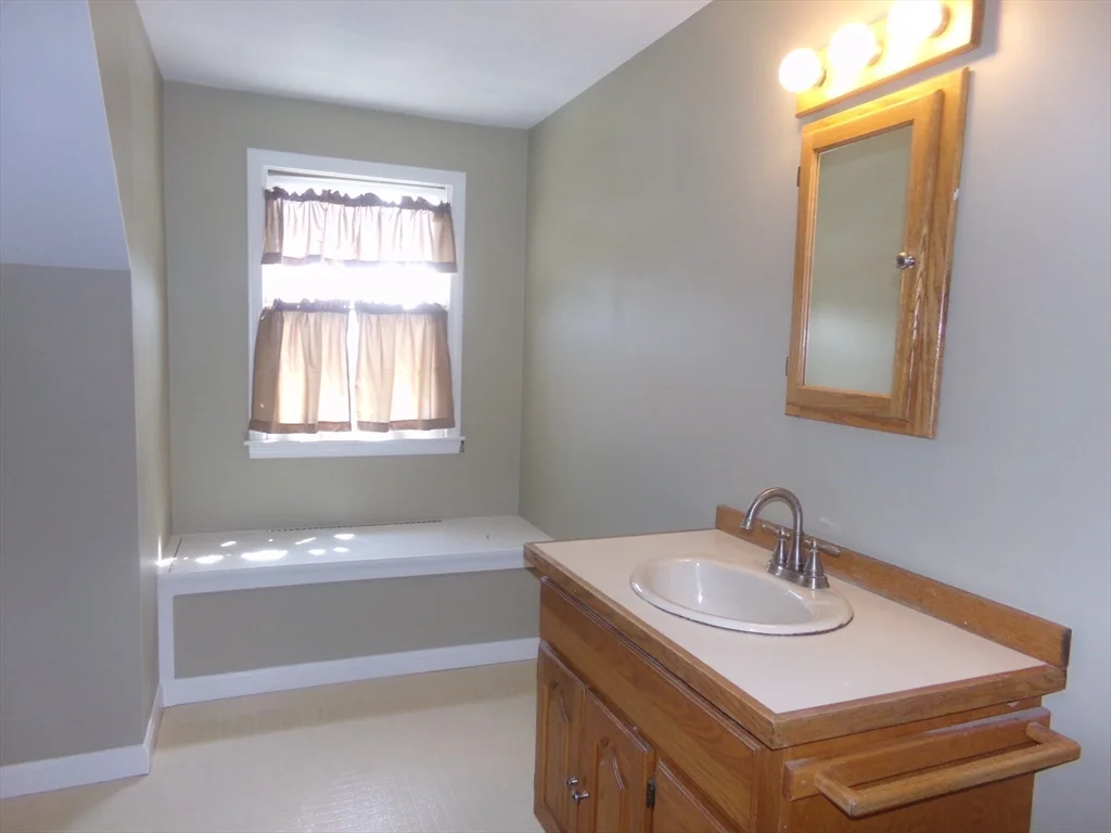 162 Middlesex Ave, Wilmington