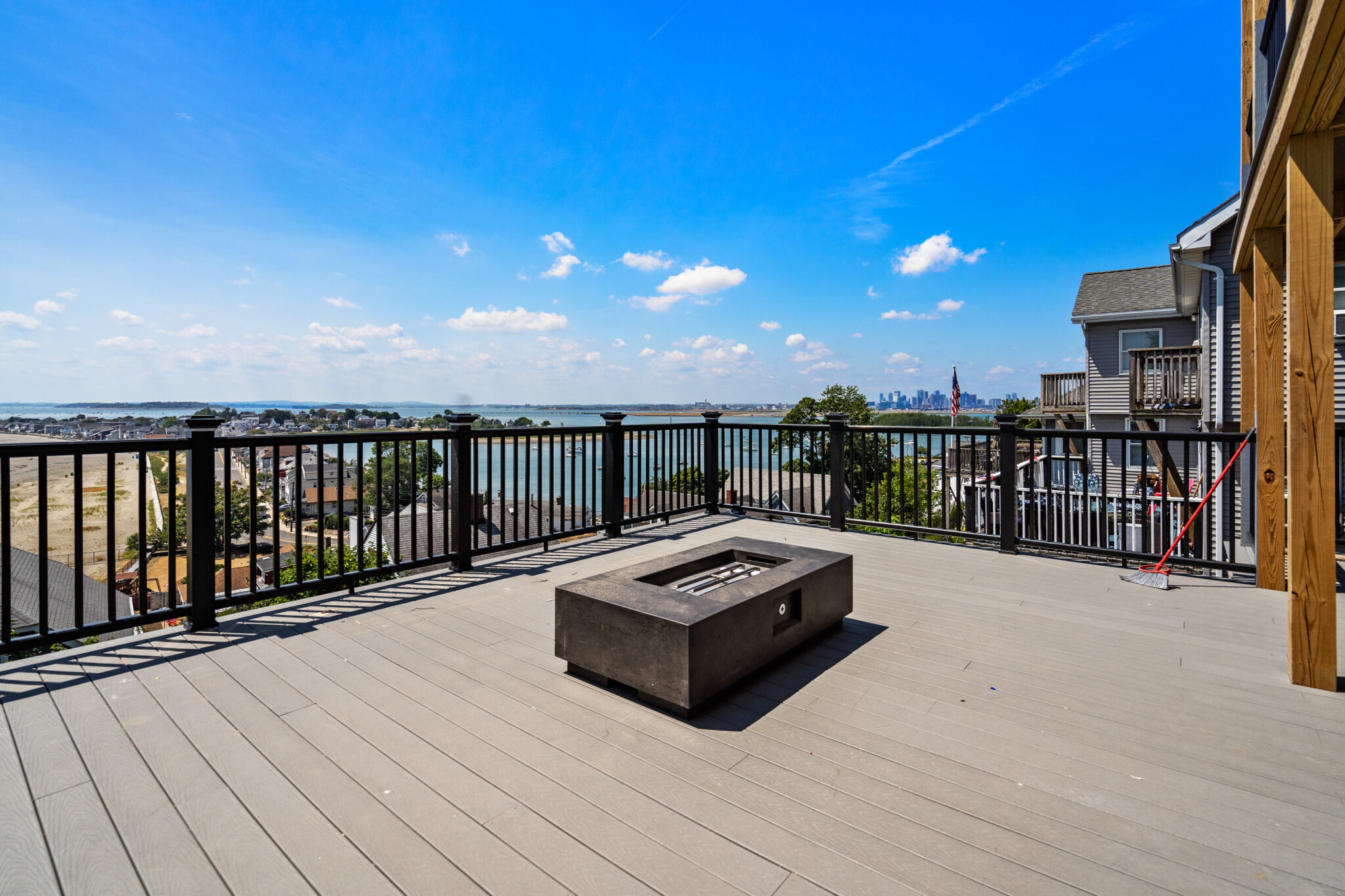 77 Harbor View Ave, Winthrop