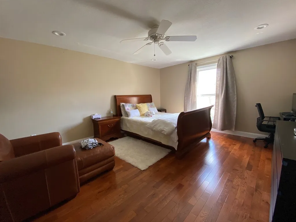 4 Shadowbrook Ln, Milford