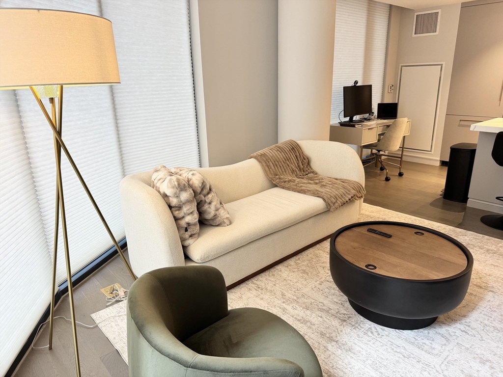 55 Lagrange, Downtown