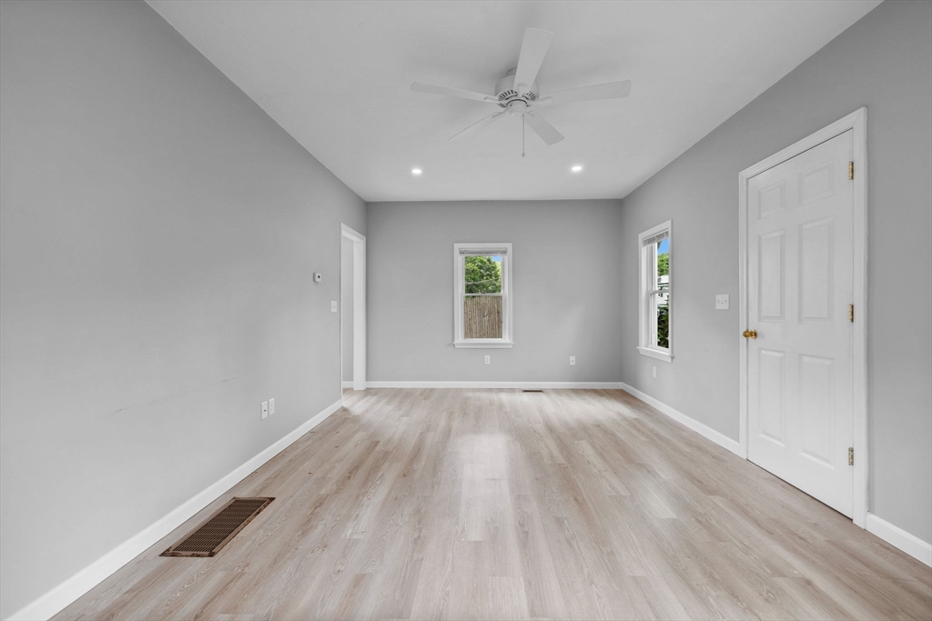 28 Greenwood Ave, Weymouth