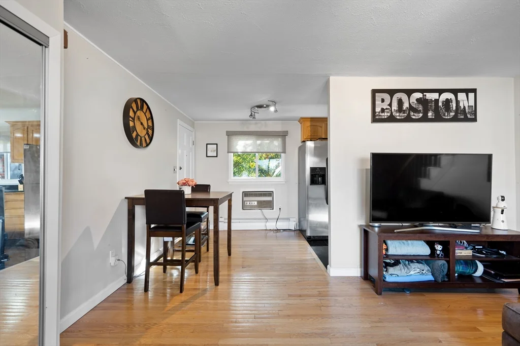 41 Bishop Dr, Framingham