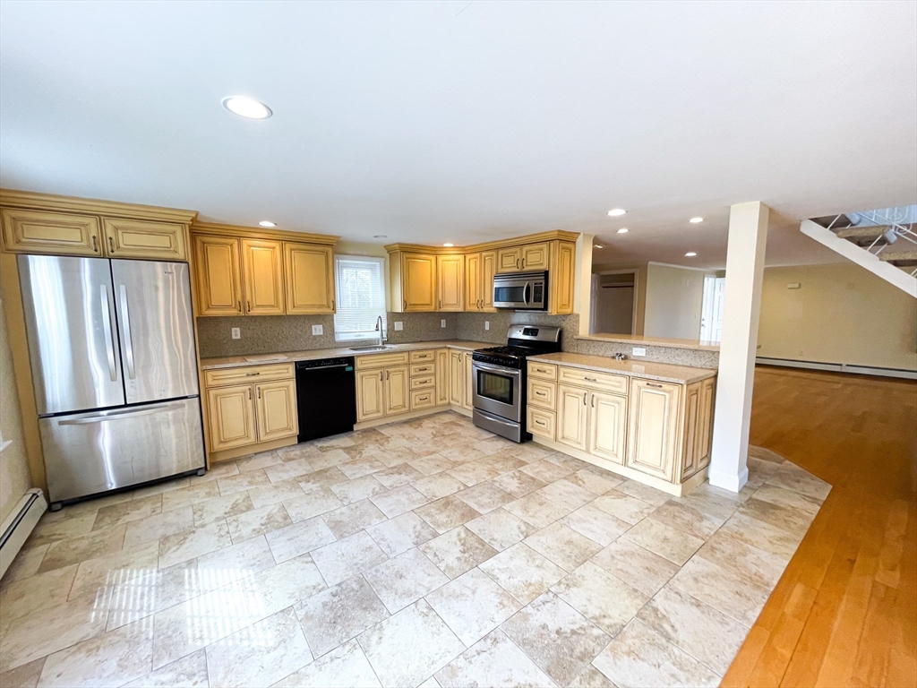 92 James Cir, Mashpee