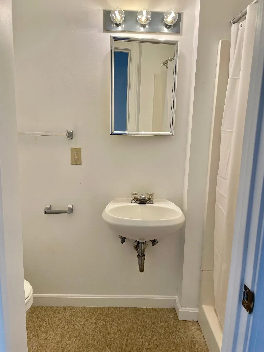 1077 Beacon St, Longwood