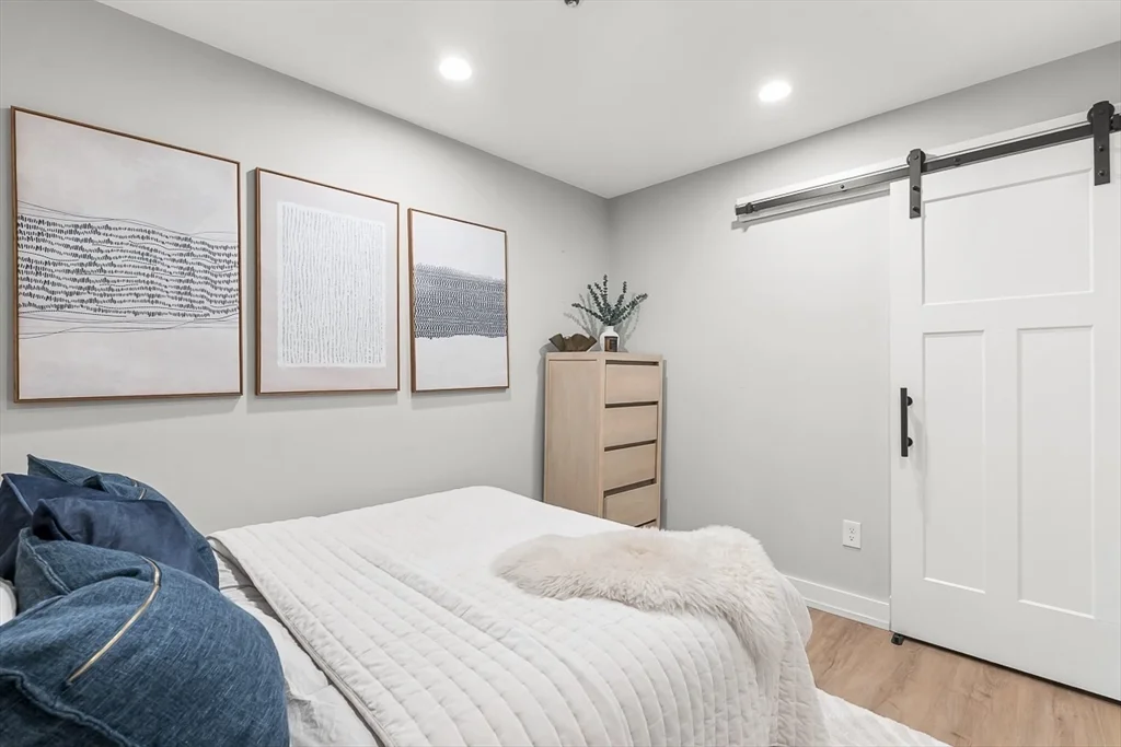 300 Commercial St, Waterfront