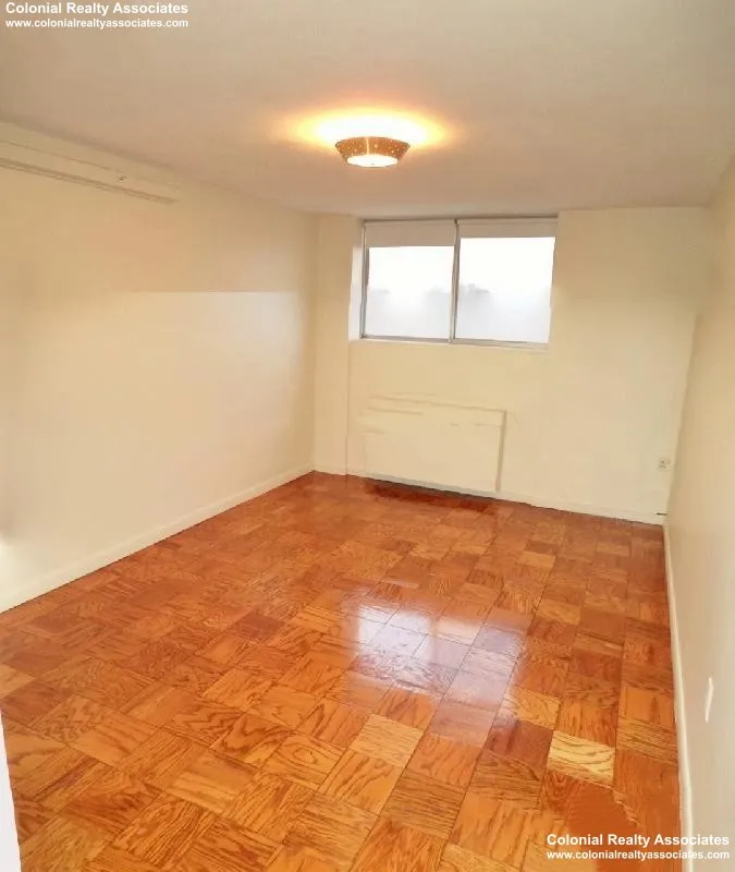 101 Monmouth St, Longwood