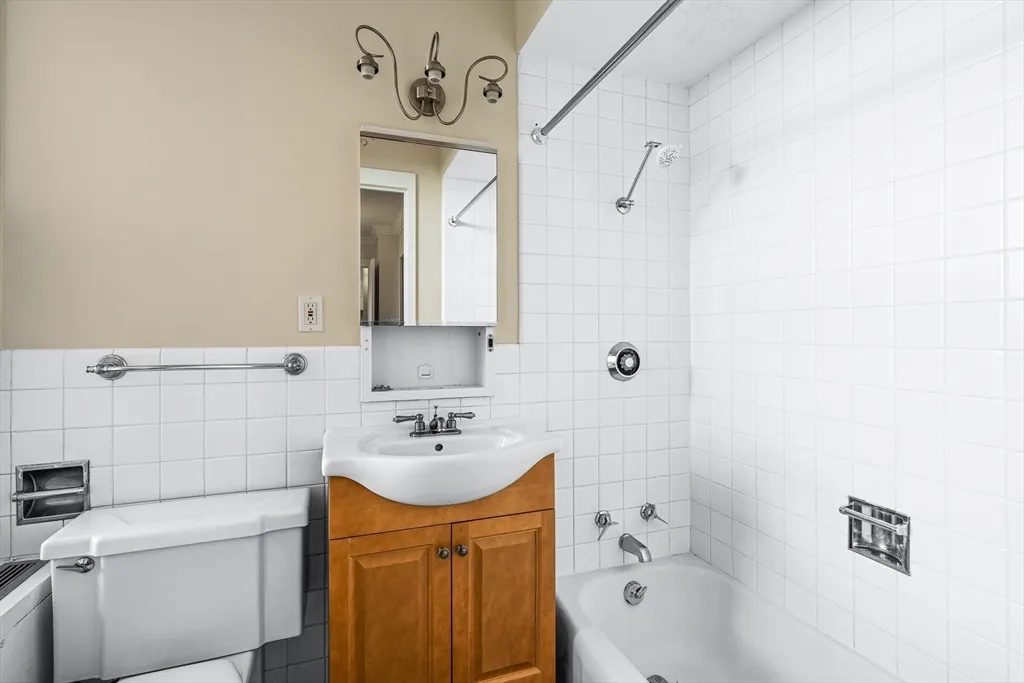 36 Eliot St, Jamaica Plain