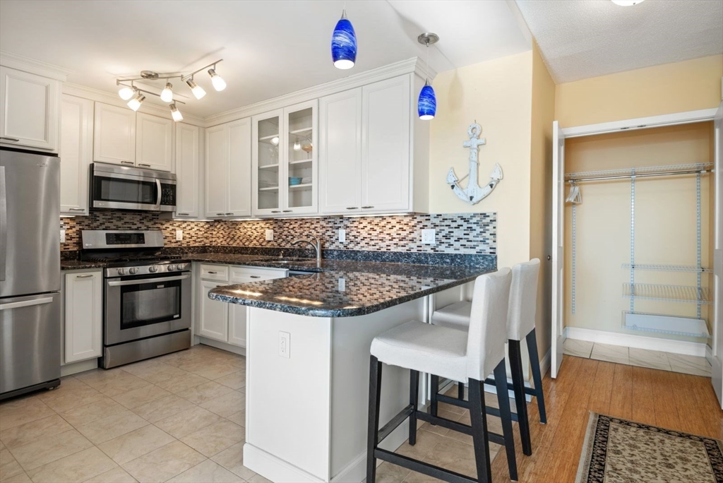 85 E India Row, Waterfront