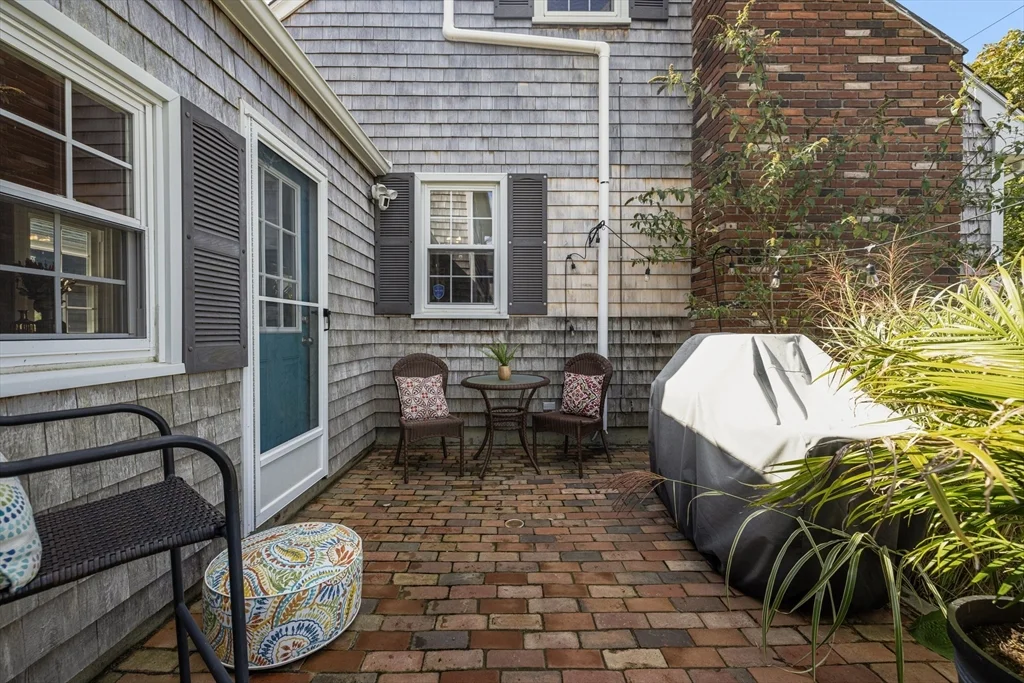 42 Fairmount St, New Bedford