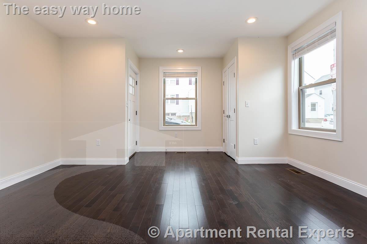 476 Fulton St, Medford Square