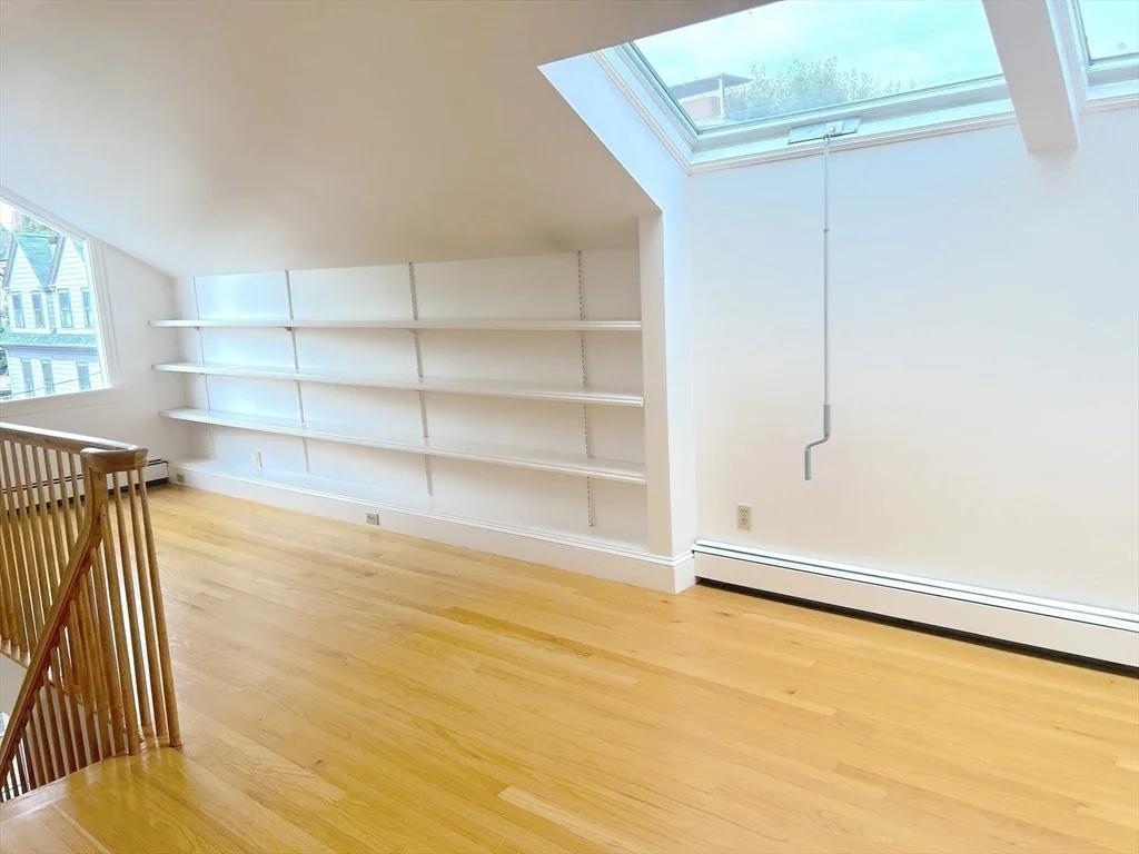 82 Stearns Rd, Longwood