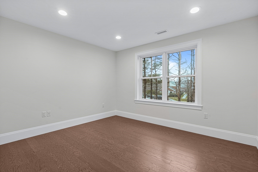 15 Lily Pond Ln, Lexington