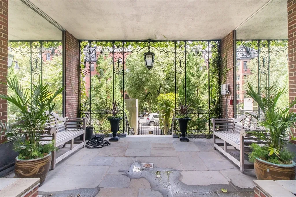 270 Beacon St, Back Bay