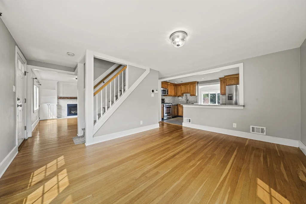 28 Hillside Ave, Stoneham