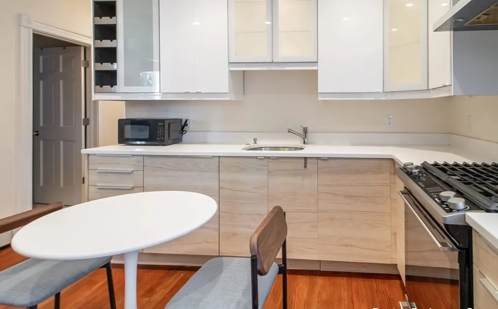 17 Cawfield, Boston