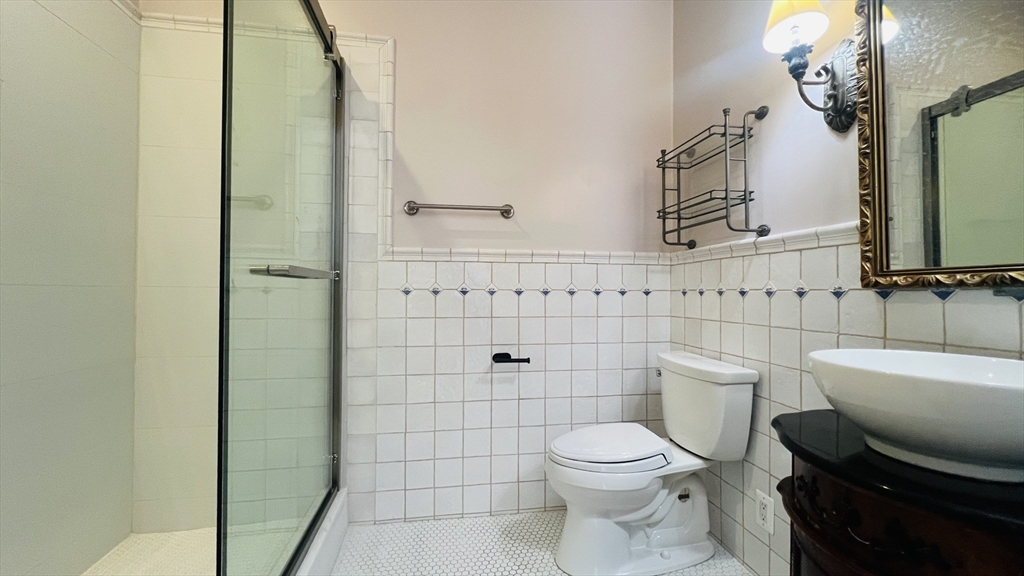 519 Main St, Waltham