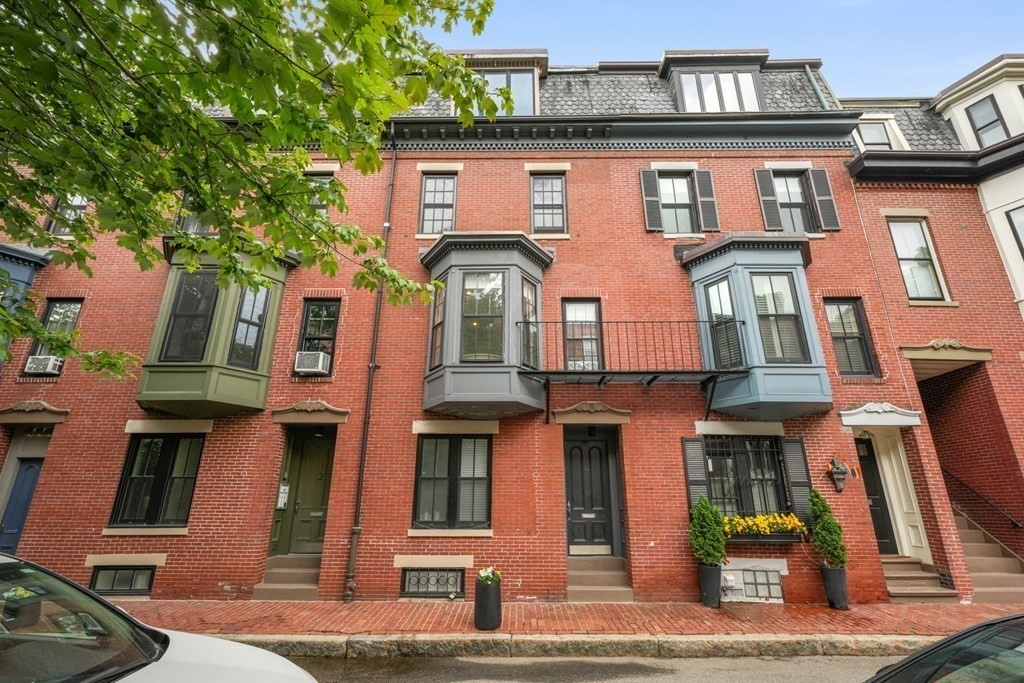 11 Dartmouth Pl, Boston