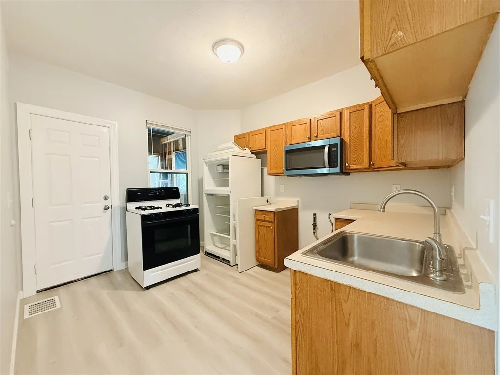 93 Zeigler St, Roxbury
