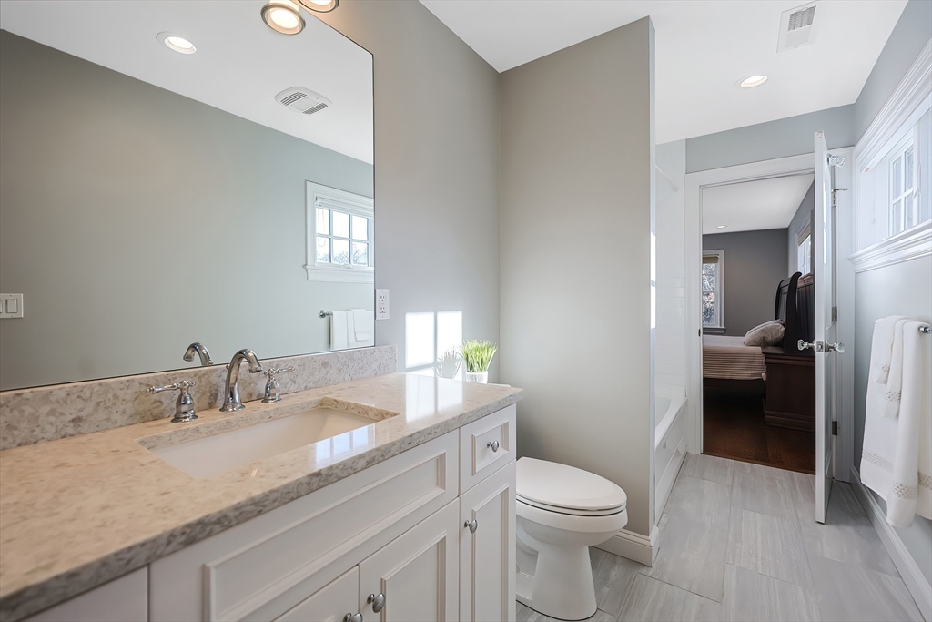 7 Marshall Rd, Wellesley