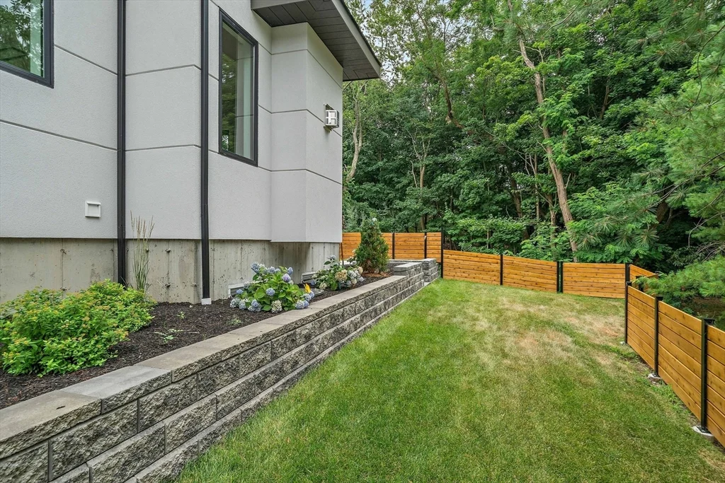 94 Thurston Rd, Newton Upper Falls