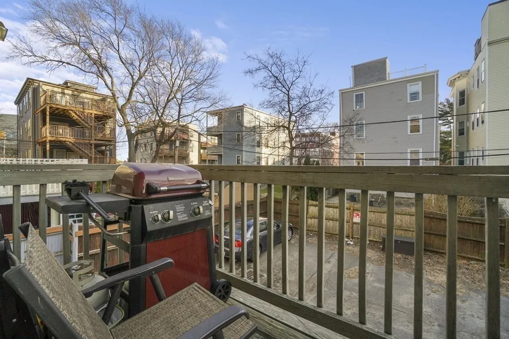 8 Howell, Dorchester