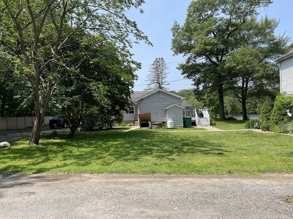 11 Elderberry Dr, North Easton