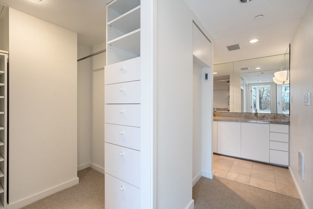 975 Memorial Dr, Harvard Square