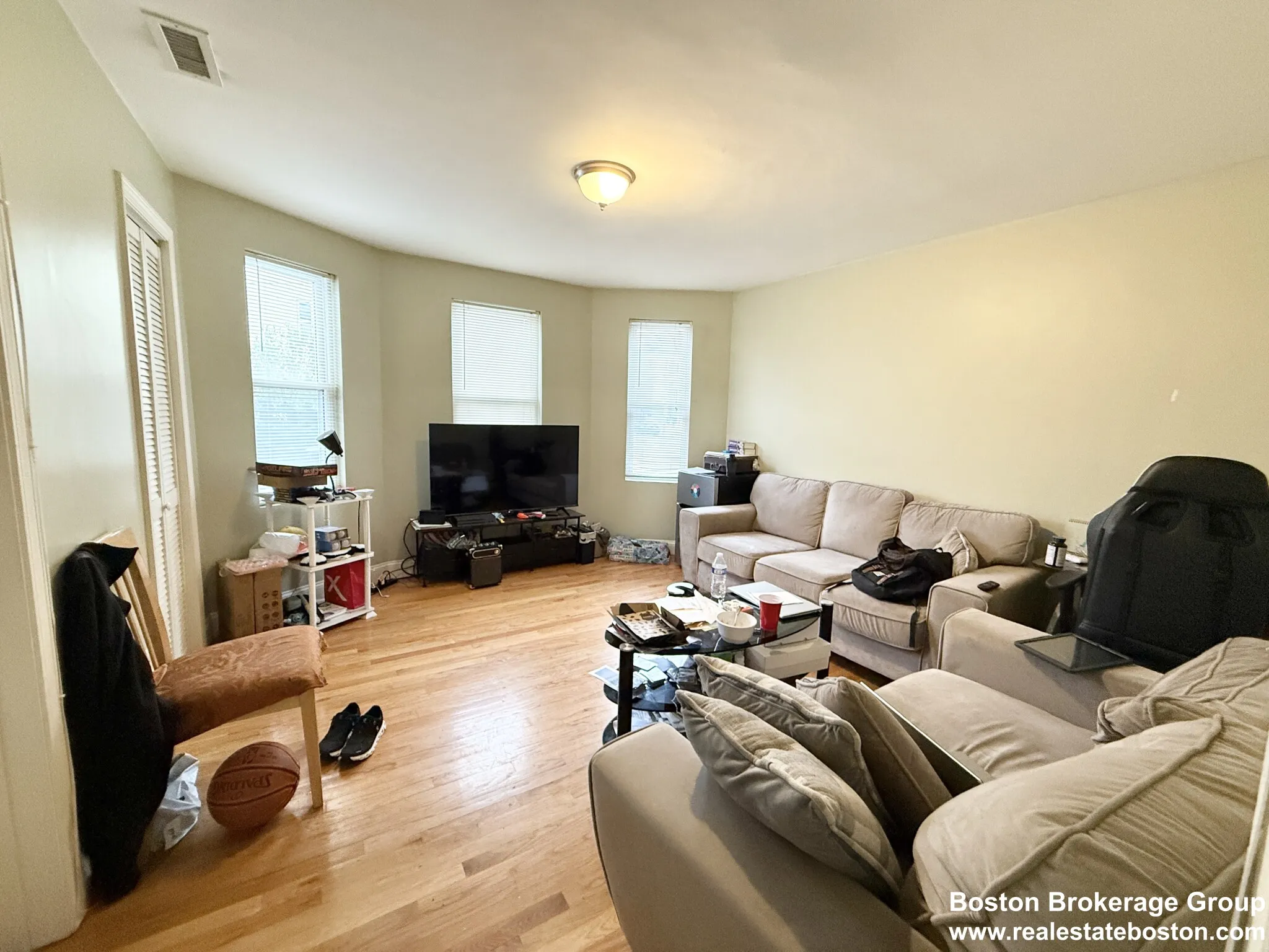 3977 Washington St, Roslindale