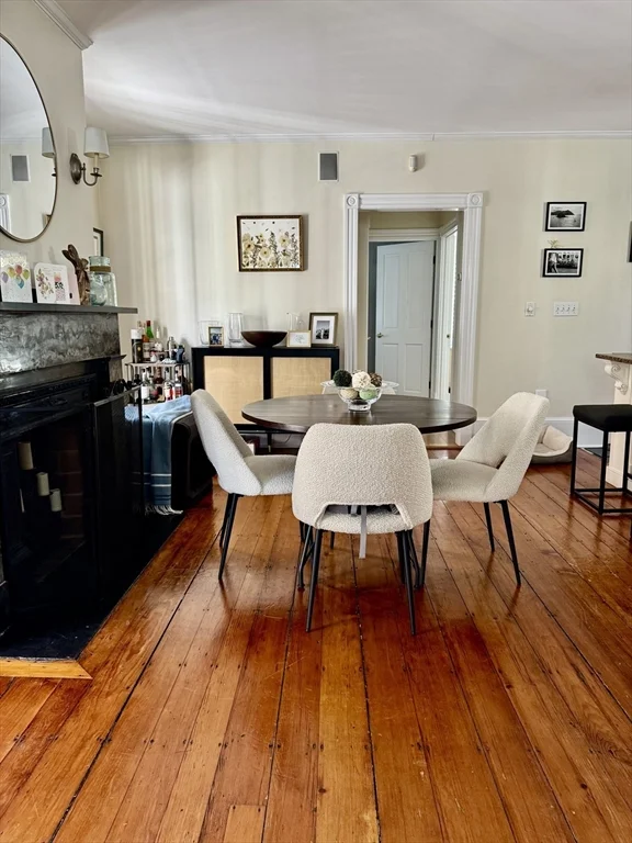 54 Chestnut St, Charlestown