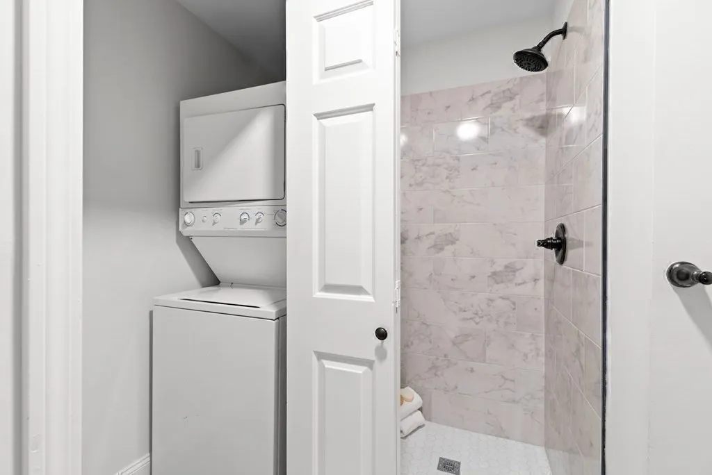 65 Glen Rd, Brookline Village