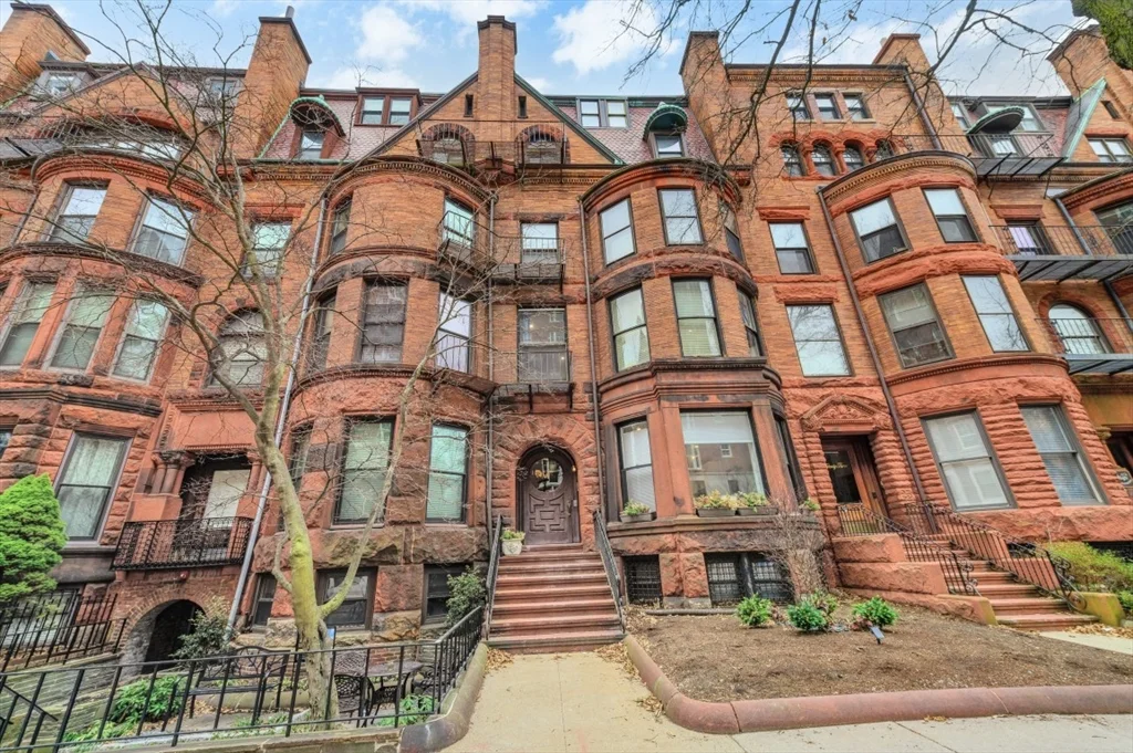 25 Bay State Rd, Back Bay