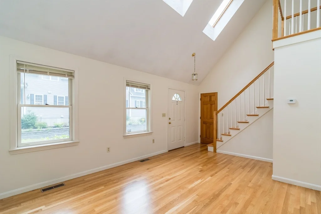 4 Randall Ct, Natick