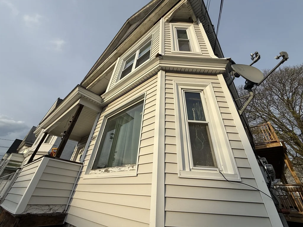 227 White St, Pawtucketville