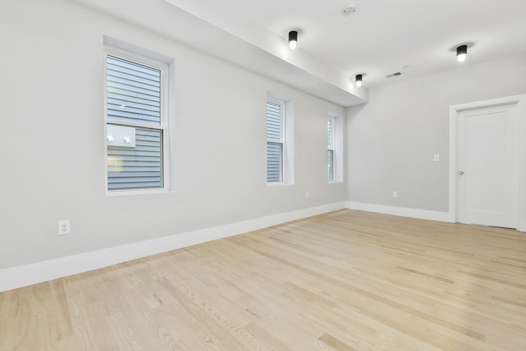 184 Paris St, East Boston