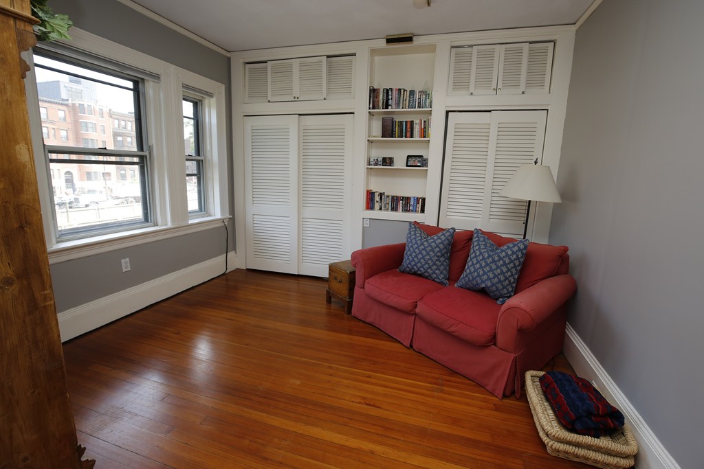 919 Beacon St, Fenway