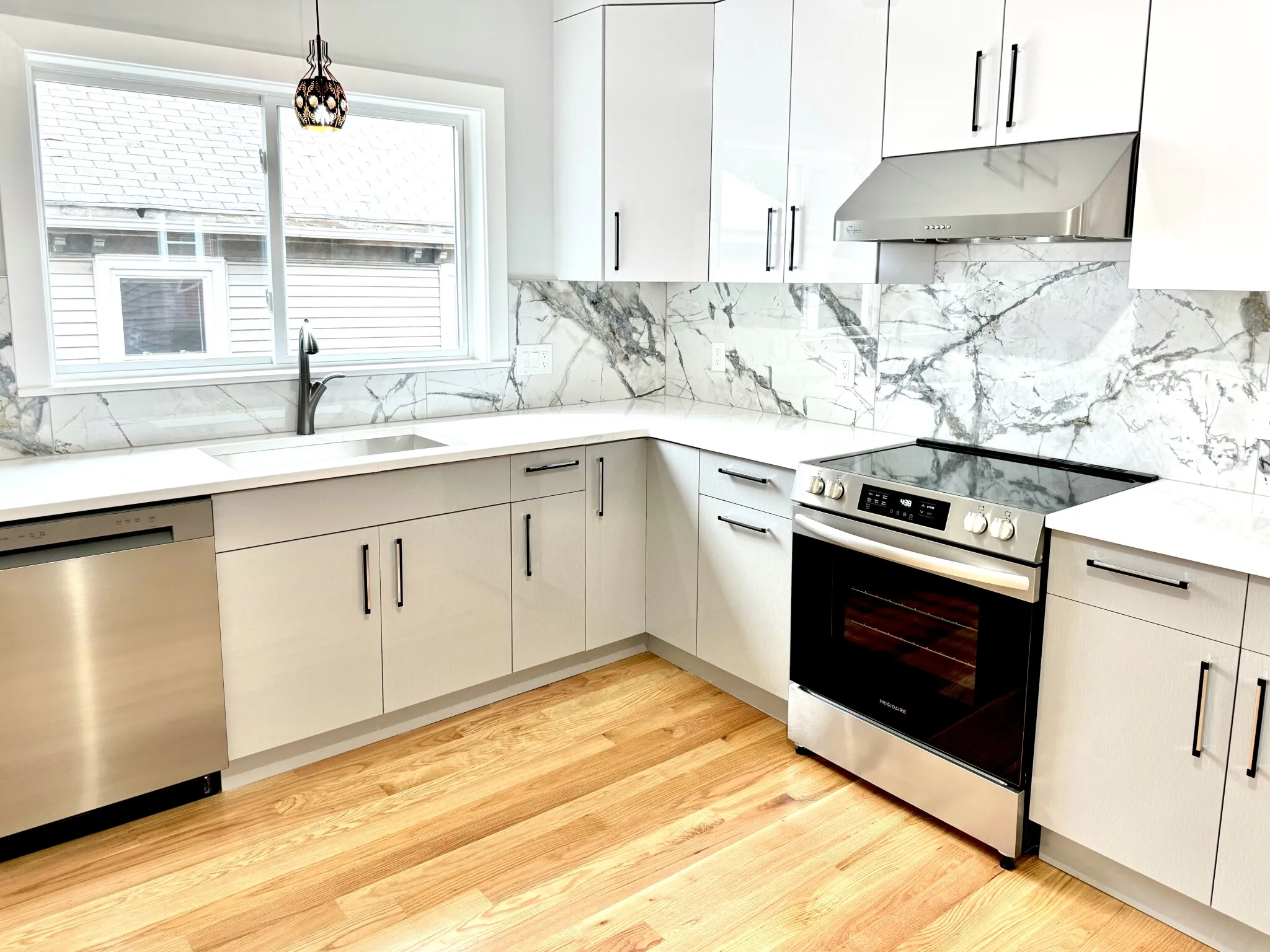 190 Hillside St, Mission Hill